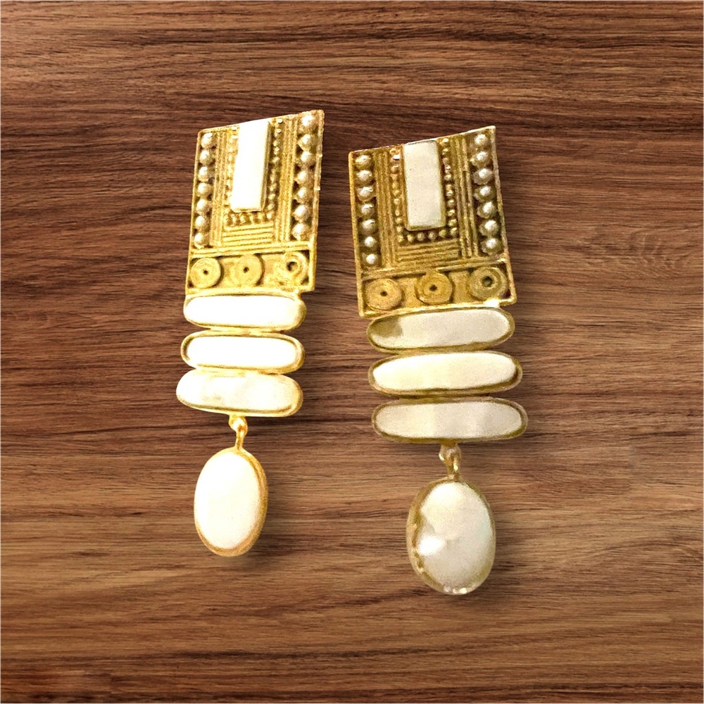Elegant Gold And White Earrings 58$